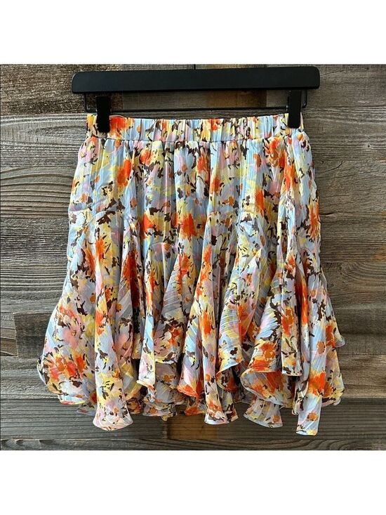Elliatt Dresses & Skirts - Elliatt Laquat Skirt in Multi Floral NWT Size XS